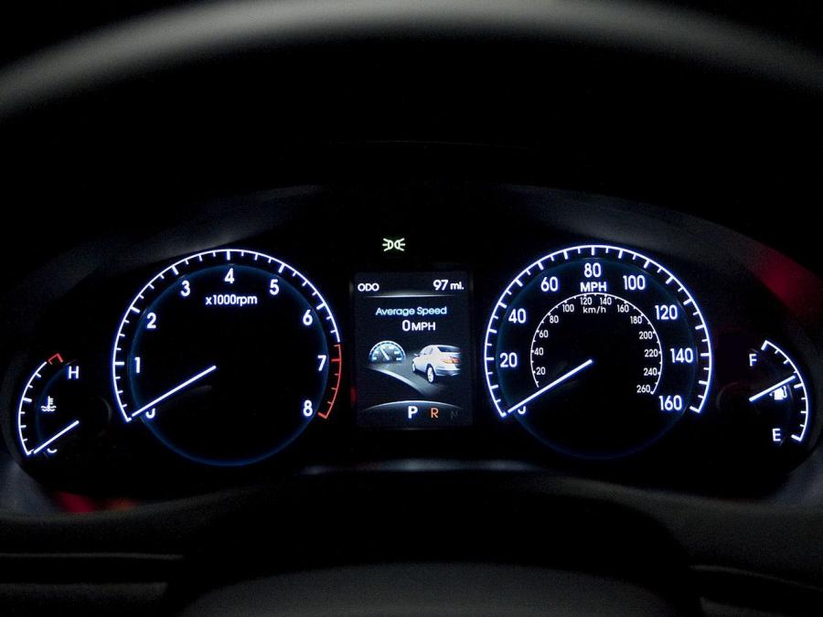  Hyundai Genesis R-Spec 2011 года  (фото 2 из 21)